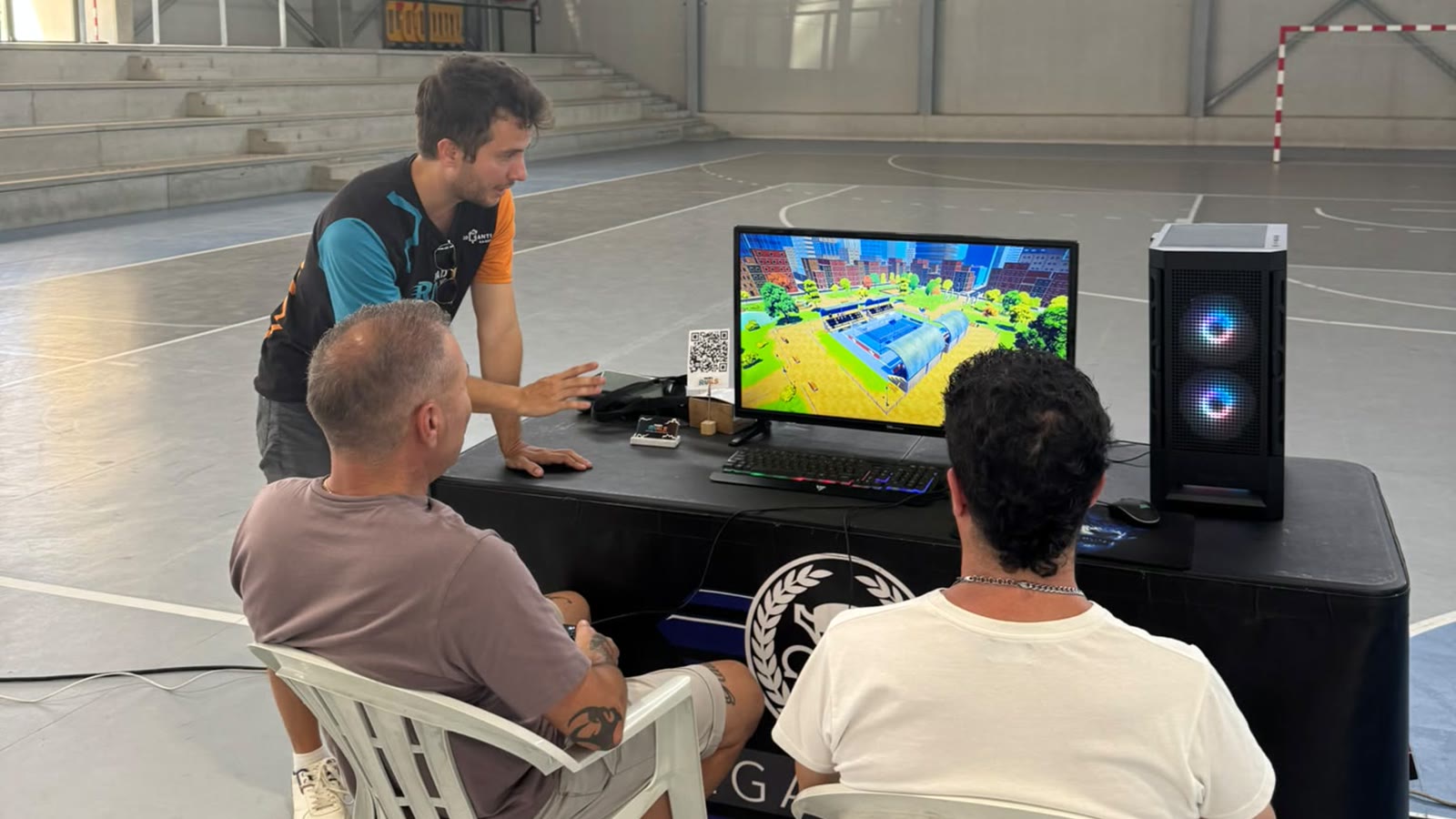 Explaining the Padel Rivals controls to two players at the Omega World Games event in Llosa de Ranes